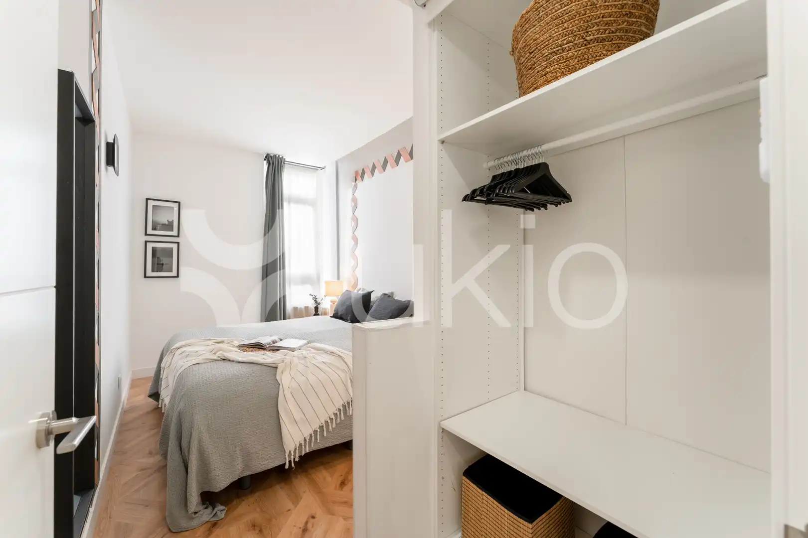 Dormitori de Apartament de lloguer en Madrid amb Aire condicionat, Calefacció i Moblat