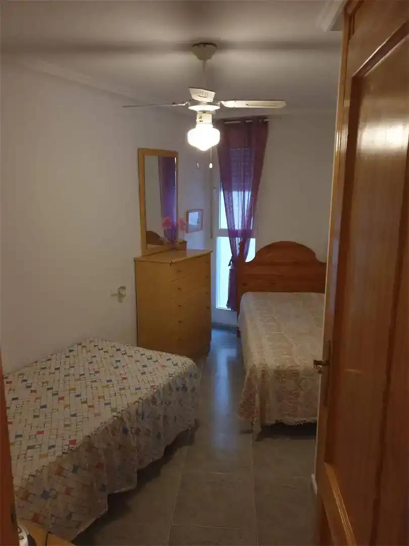 Dormitori de Apartament en venda en Torrevieja amb Aire condicionat i Balcó