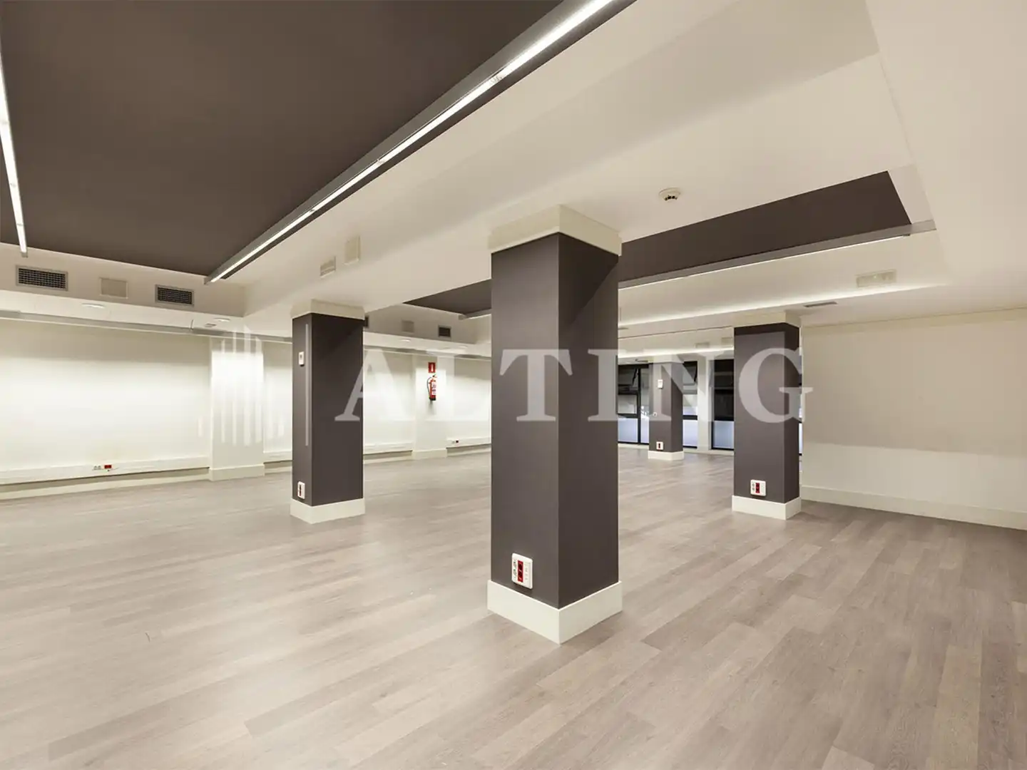 Local comercial de lloguer a Carrer Calabria, imagen 5