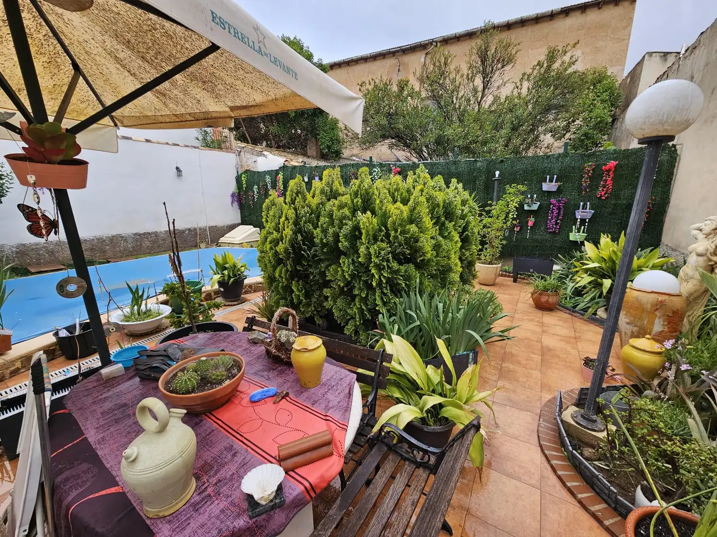 Casa adosada en venta en El Pinós / Pinoso
