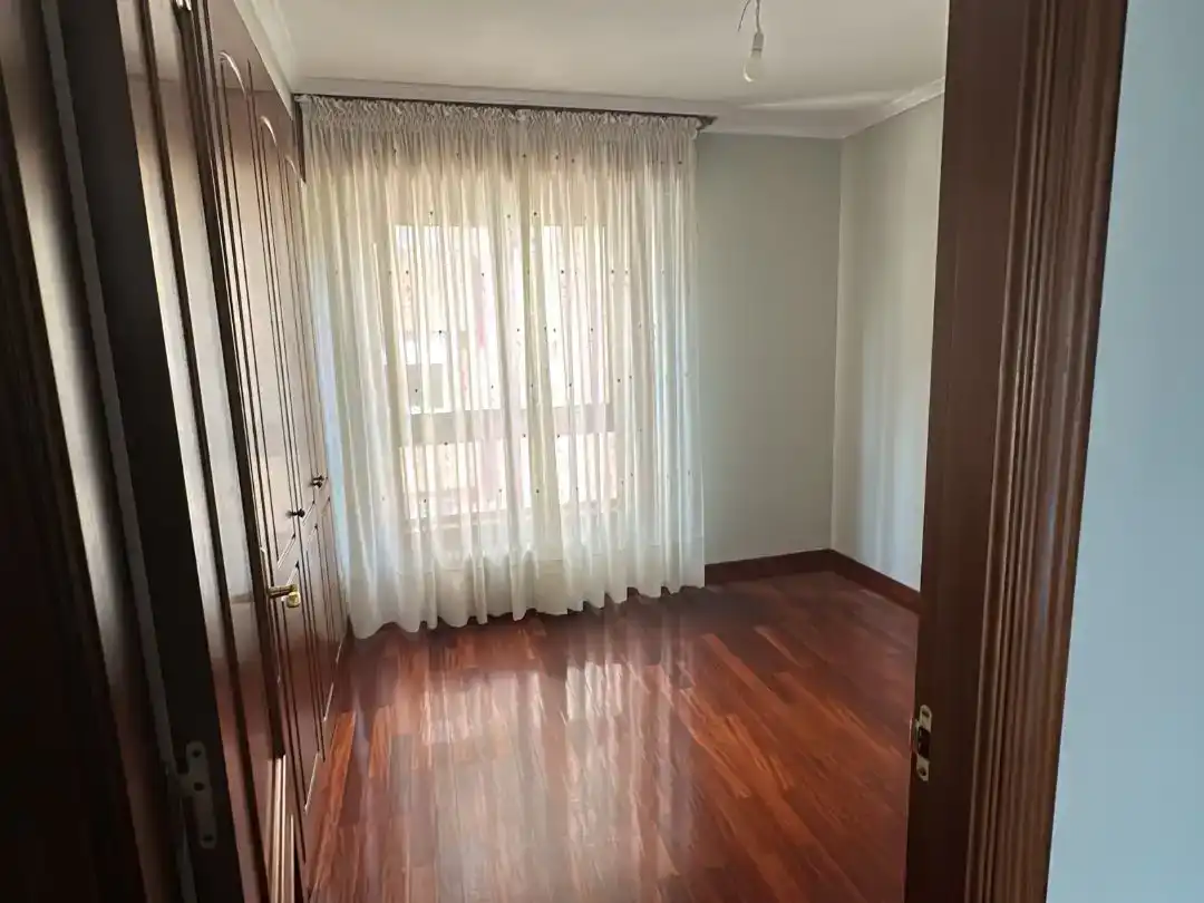Dormitori de Pis de lloguer en Vigo  amb Parquet i Traster