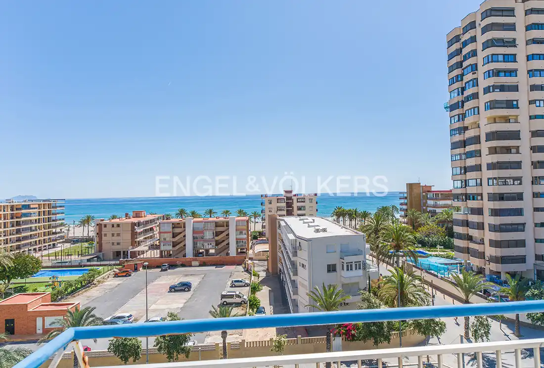 Vista exterior de Àtic en venda en Alicante / Alacant amb Calefacció i Terrassa