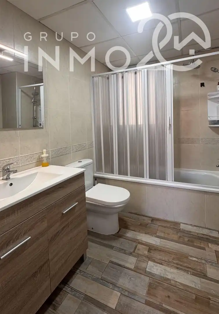Bathroom of Flat for sale in Plaza Xúquer