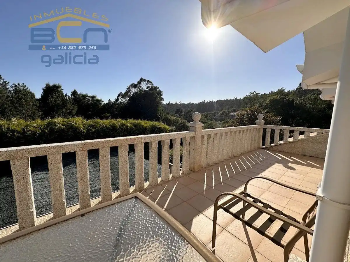 Vista exterior de Casa o xalet en venda en Santiago de Compostela  amb Calefacció, Jardí privat i Piscina