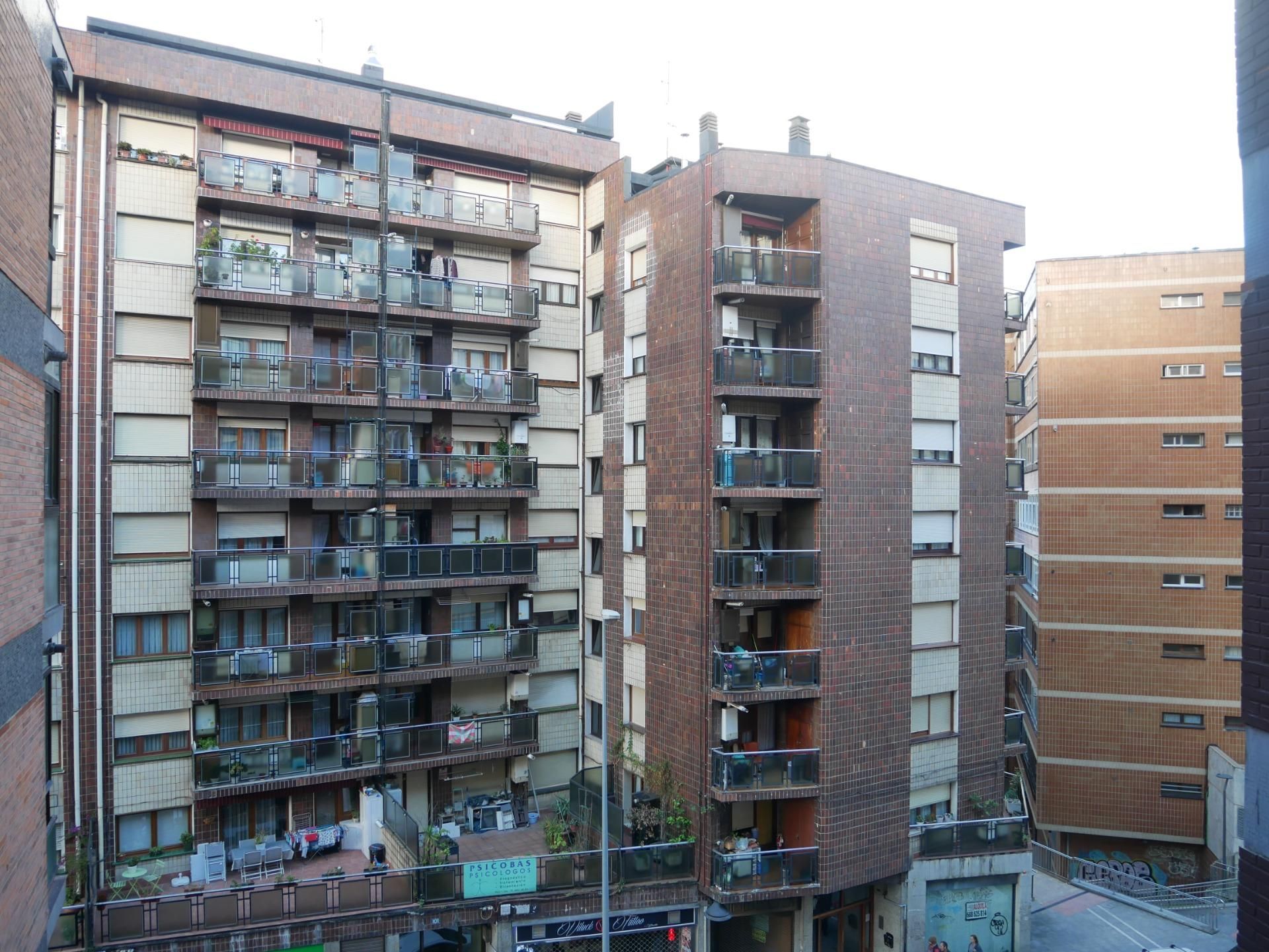 Exterior view of Flat for sale in Basauri   with Balcony