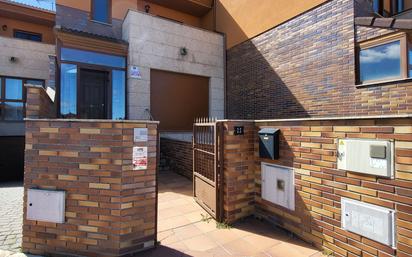 Vista exterior de Casa o xalet en venda en Ávila Capital