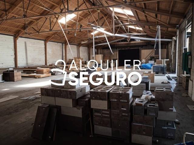 Local comercial en Alquiler en Calle Hacienda Dolores Siete en La Paz