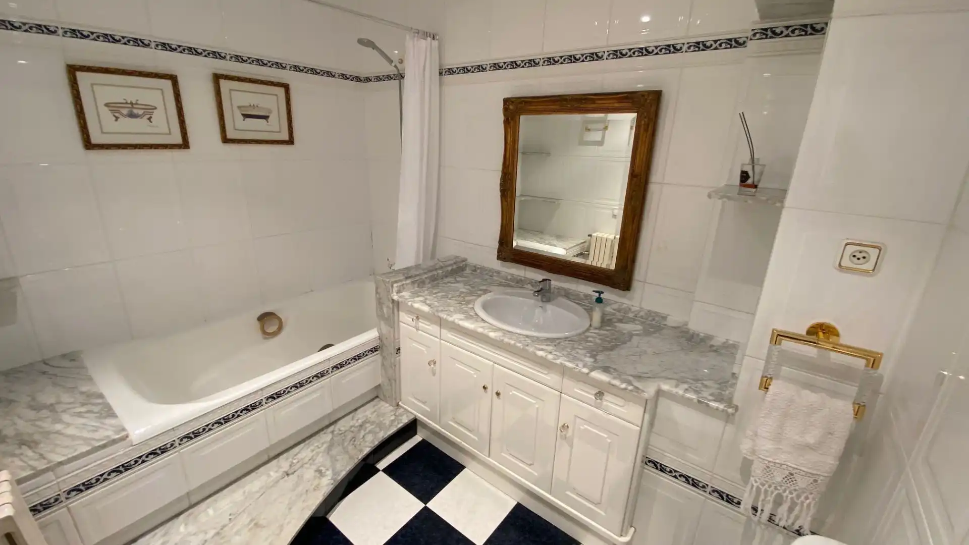 Badezimmer von Wohnung zur Miete in Tortosa mit Klimaanlage, Heizung und Terrasse