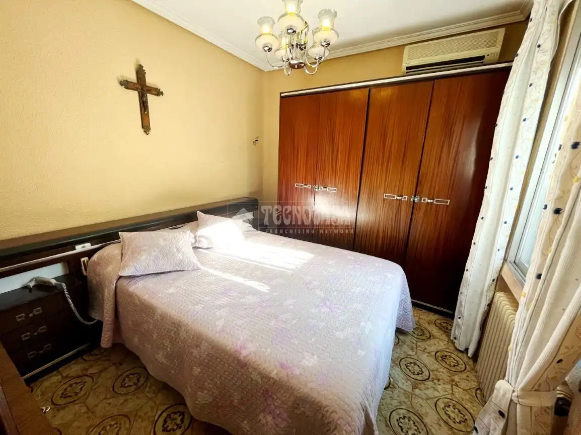 Bedroom of Buildings for sale in Madrid