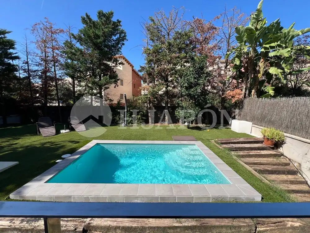 Piscina de Casa o chalet en venta en Alella con Aire acondicionado, Calefacción y Jardín privado