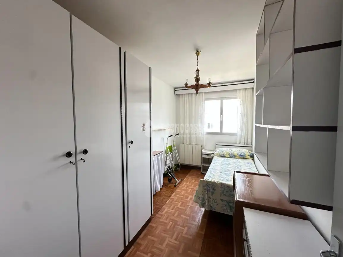 Bedroom of Flat for sale in Madrid  with Air Conditioner, Heating and Parquet flooring