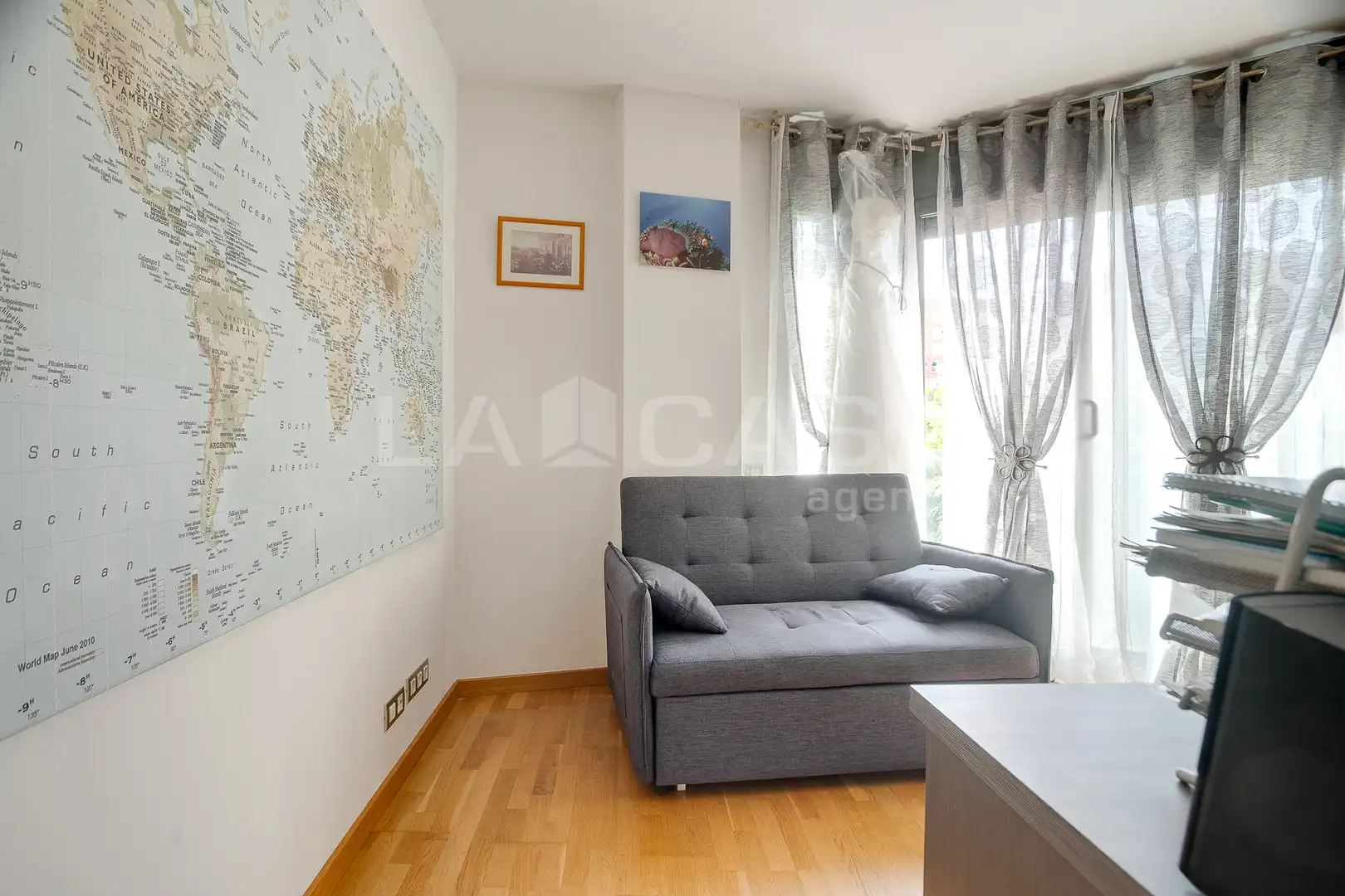 Sala d'estar de Pis en venda en Barcelona amb Piscina