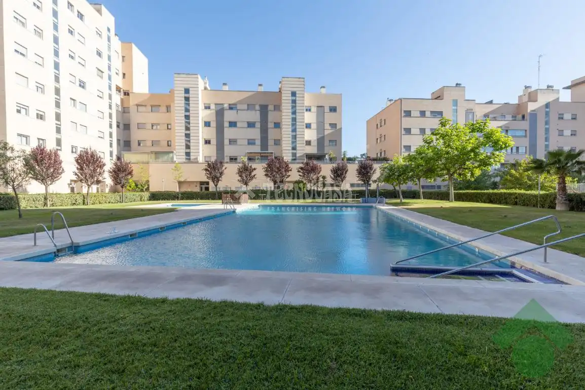 Piscina de Piso en venta en Granada con Aire acondicionado, Calefacción y Piscina comunitaria