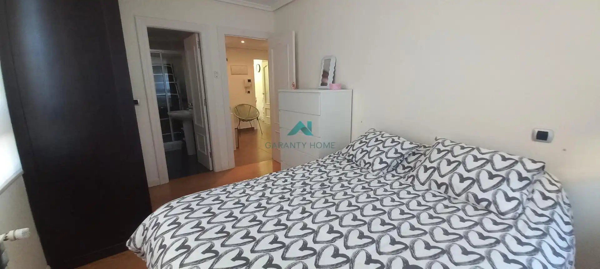 Schlafzimmer von Erdgeschoss zum Verkauf in Santoña mit Heizung und Privatgarten