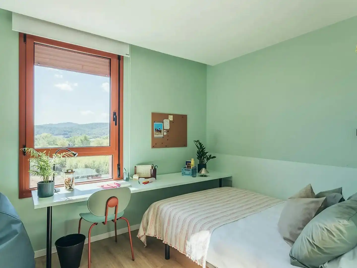 Schlafzimmer von Gebäude zur Miete in Cerdanyola del Vallès
