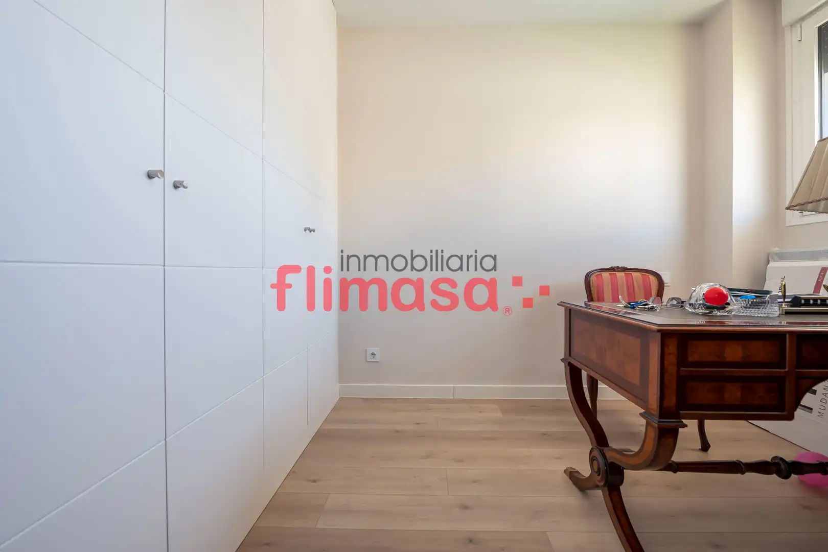 Habitación de Casa adosada en venta en Villaviciosa de Odón con Aire acondicionado, Calefacción y Jardín privado