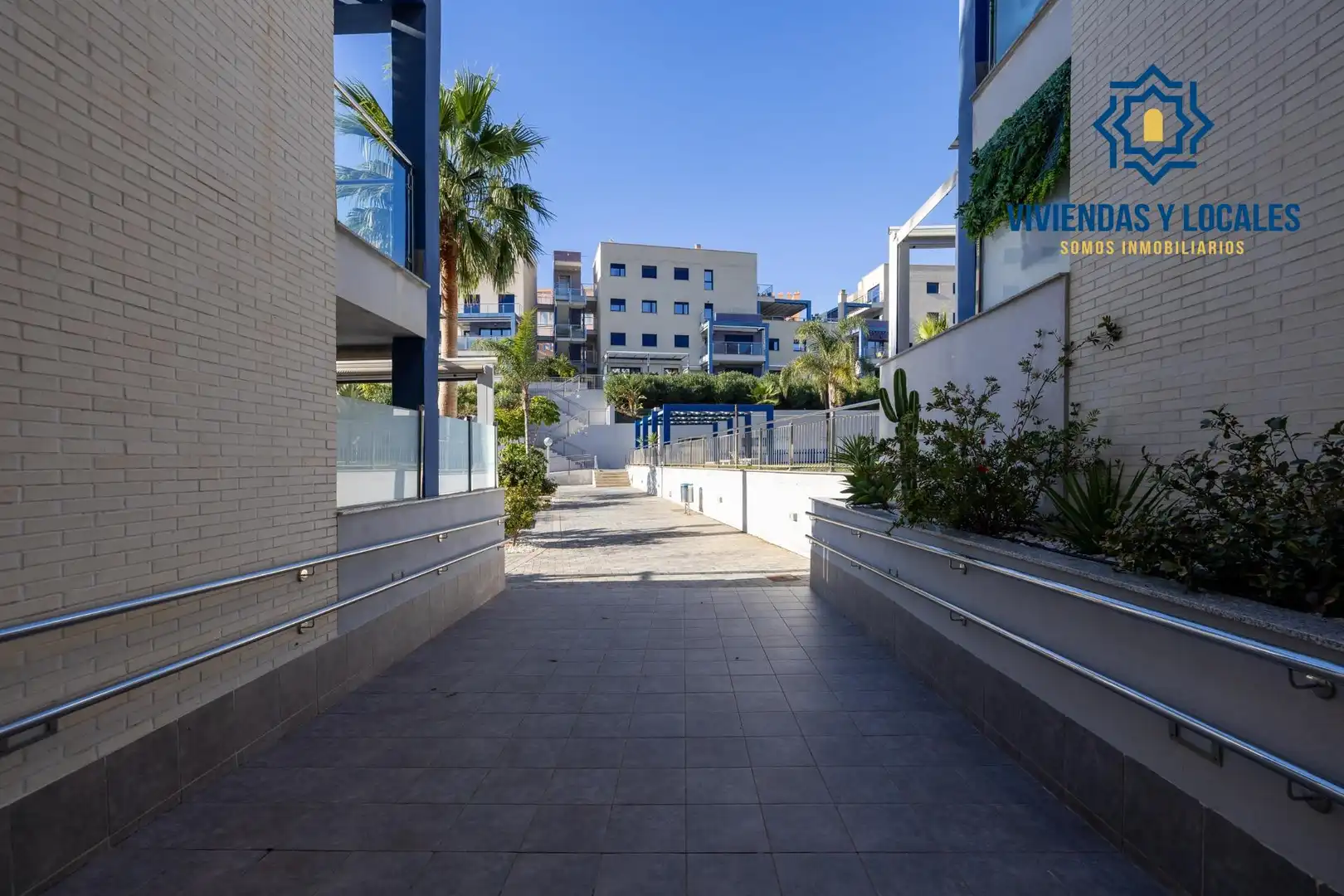 Vista exterior de Piso en venta en Almuñécar con Aire acondicionado, Jardín privado y Terraza