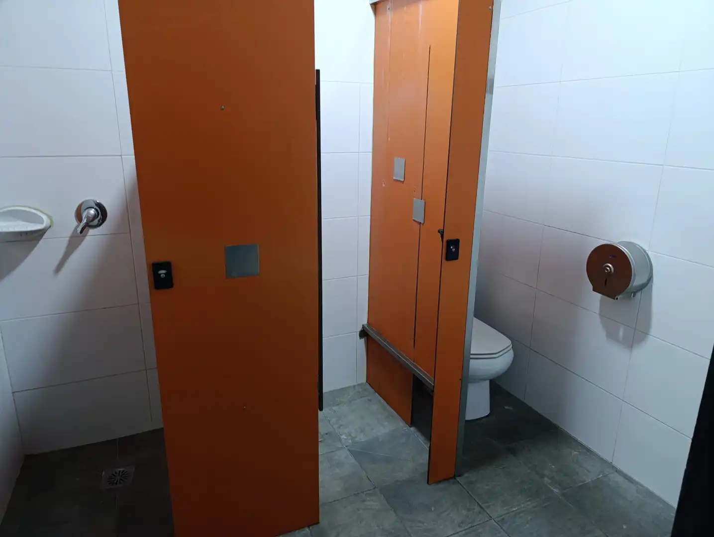 Badezimmer von Geschaftsraum zur Miete in Linares mit Klimaanlage