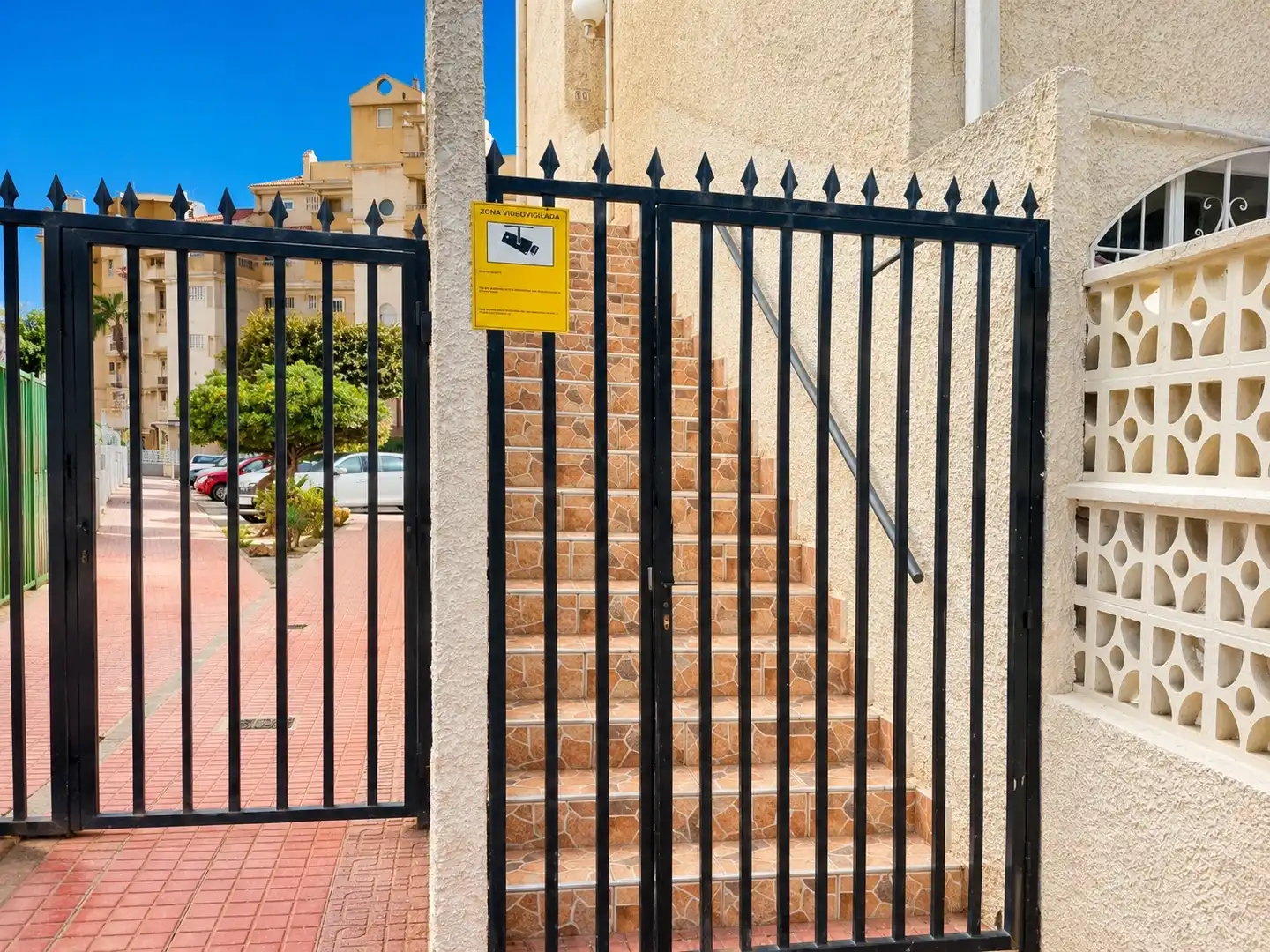 Parking de Dúplex en venta en Torrevieja con Calefacción, Terraza y Piscina