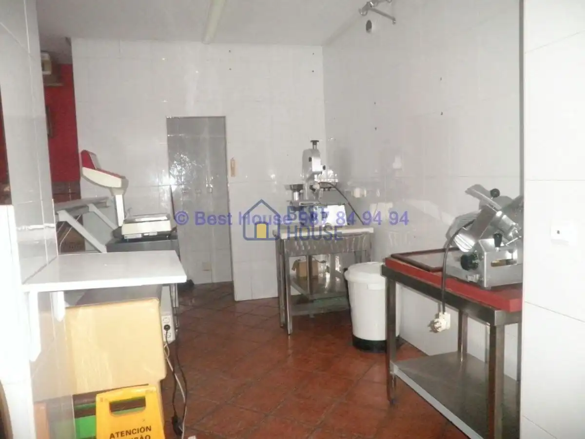 Cocina de Local de alquiler en León Capital  con Parquet