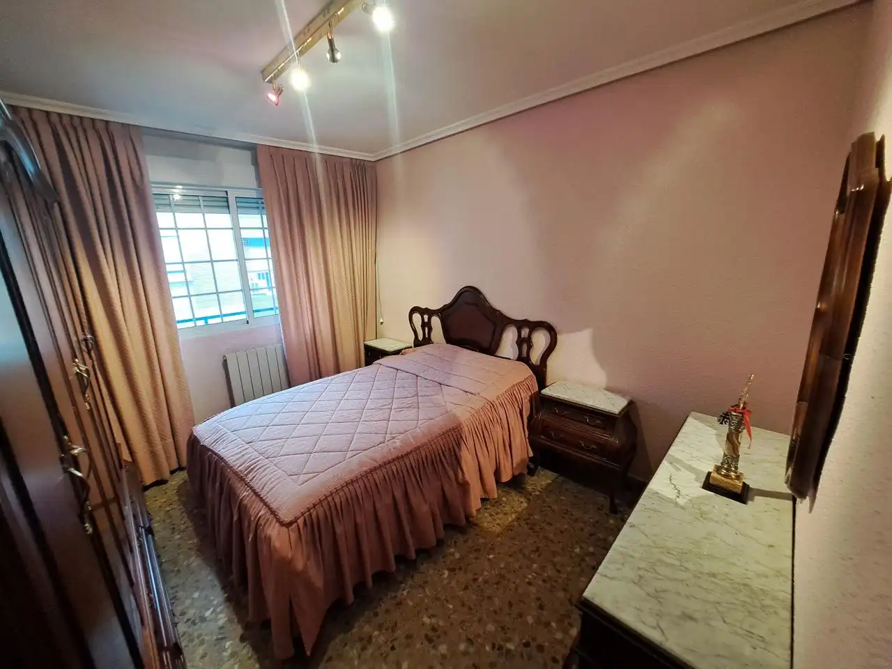 Bedroom of Flat for sale in Zaragoza  with Heating, Terrace and Storage room
