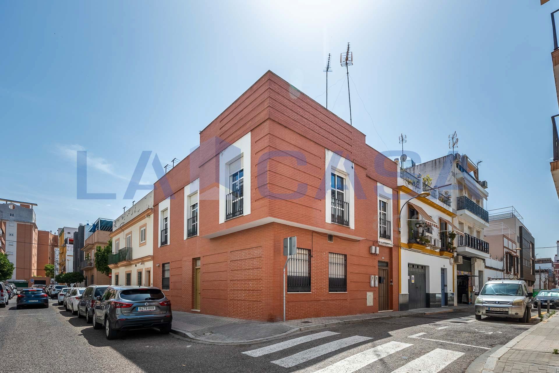 Exterior view of House or chalet for sale in  Sevilla Capital  with Balcony