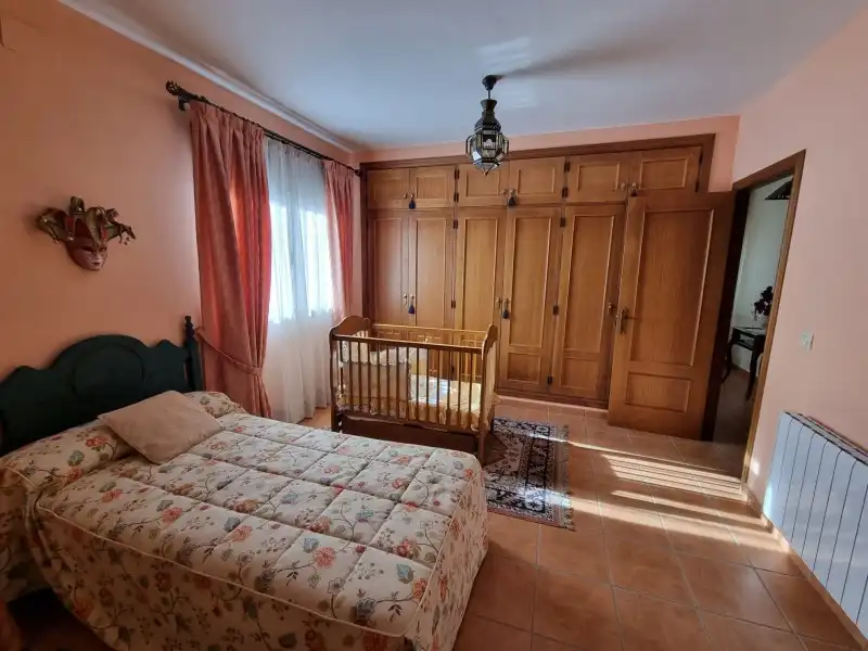 Dormitori de Casa o xalet en venda en Valdastillas amb Aire condicionat, Calefacció i Terrassa
