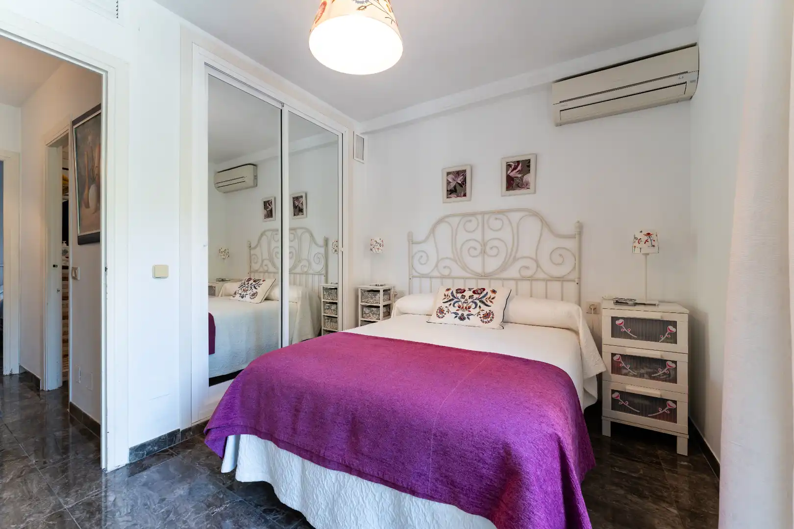 Dormitori de Casa adosada en venda en Torremolinos amb Aire condicionat, Terrassa i Moblat