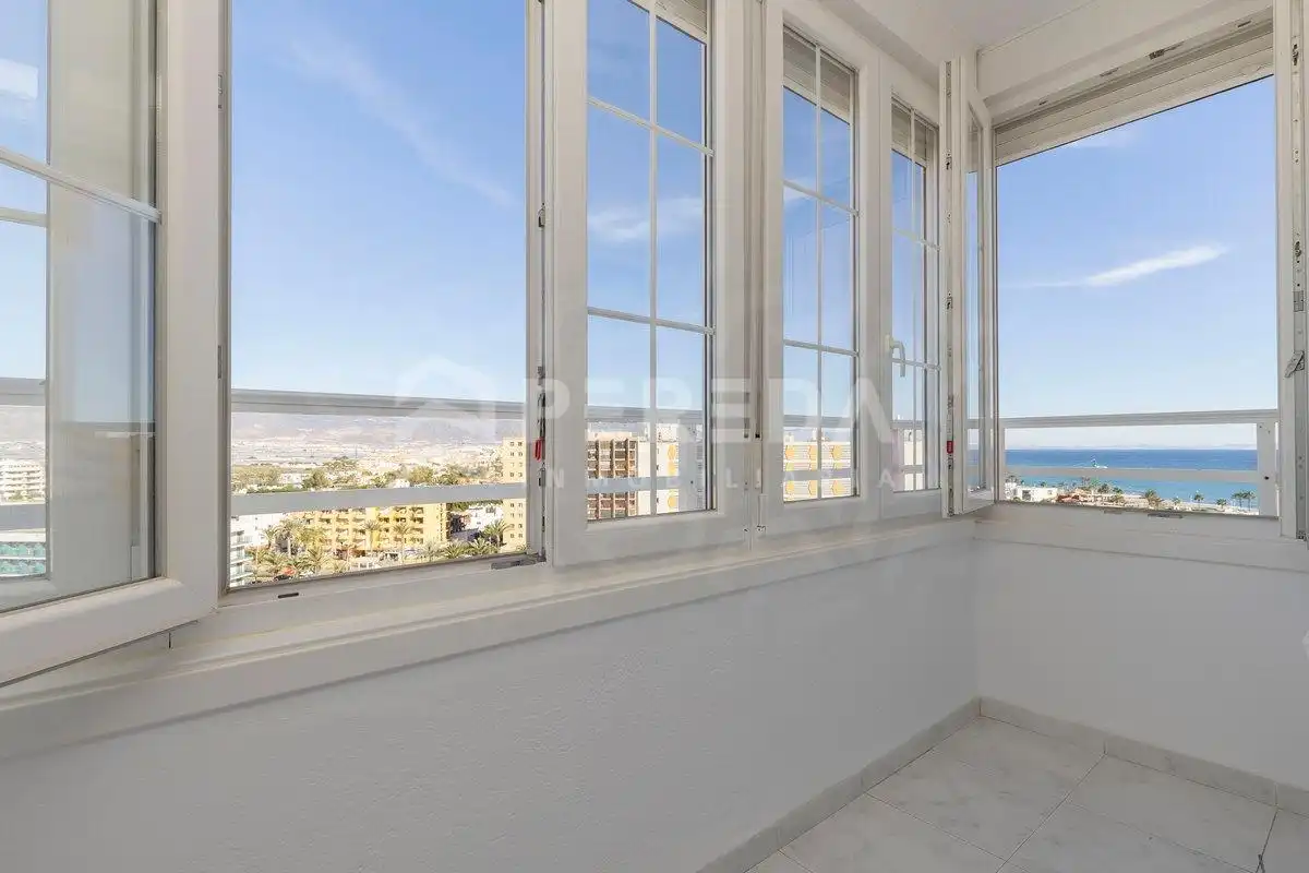 Habitación de Ático en venta en Roquetas de Mar con Aire acondicionado, Jardín privado y Amueblado