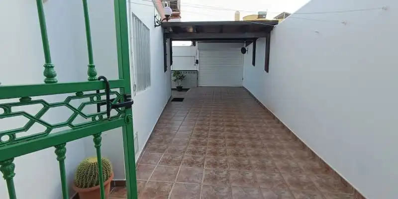 Vista exterior de Casa adosada en venta en Telde con Terraza, Trastero y Amueblado