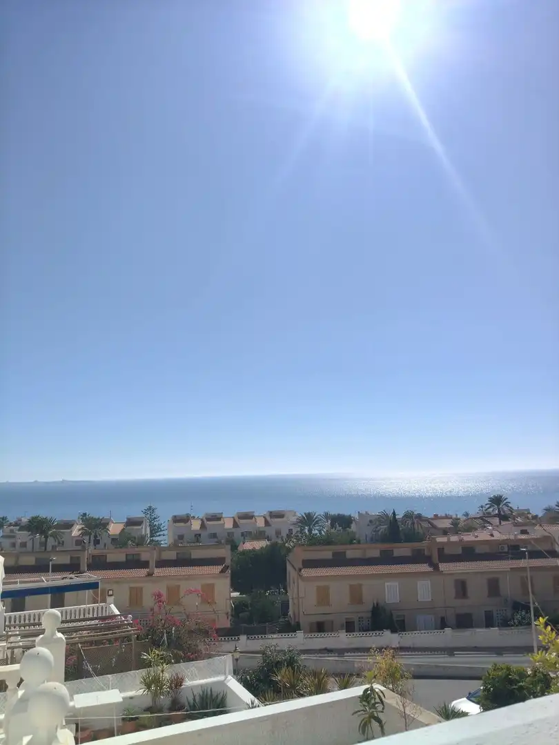Vista exterior de Casa adosada en venda en Santa Pola amb Aire condicionat, Calefacció i Jardí privat