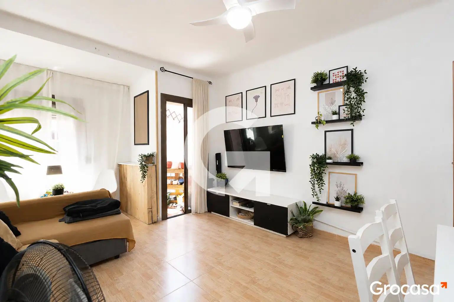 Sala d'estar de Pis en venda en L'Hospitalet de Llobregat amb Forn i Balcó