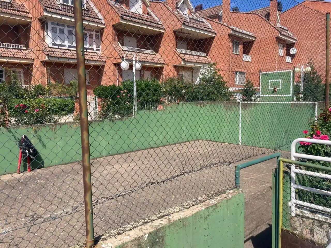 Adossat amb piscina en venda a Trobajo del Camino, imagen 6