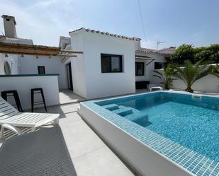 Piscina de Casa adosada de lloguer en Dénia amb Aire condicionat i Piscina