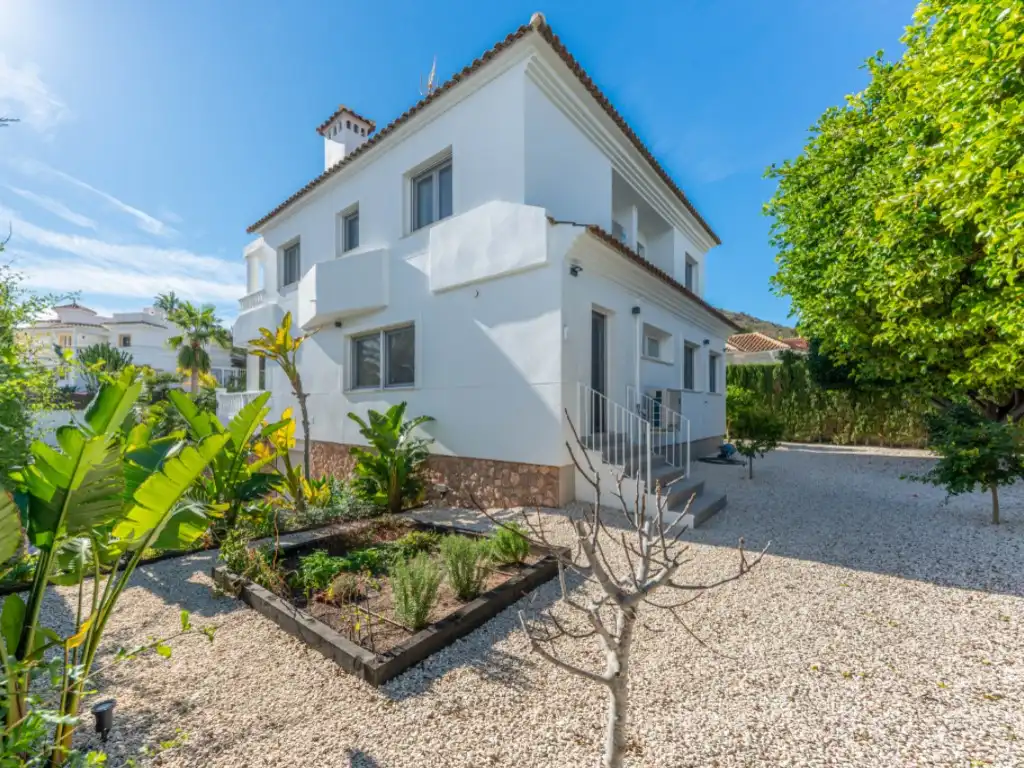 Exterior view of Houses for sale in El Campello  with Air Conditioner, Private garden and Swimming Pool