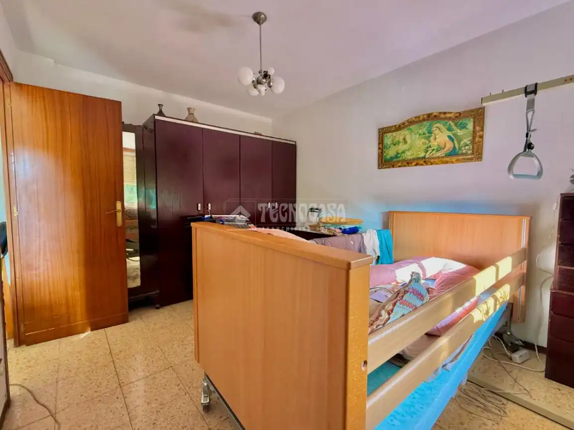 Habitación de Piso en venta en Santa Coloma de Gramenet con Balcón