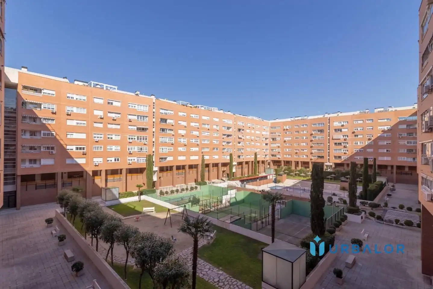 Außenansicht von Wohnung zum Verkauf in Alcorcón mit Klimaanlage, Heizung und Parkett