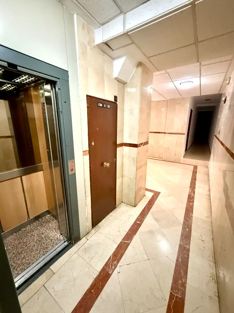 Wohnung zum Verkauf in San Juan de Aznalfarache mit Klimaanlage und Ofen