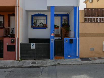 Vista exterior de Casa adosada en venda en Las Gabias amb Calefacció