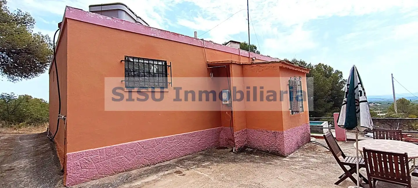 Vista exterior de Finca rústica en venda en Llíria amb Jardí privat, Terrassa i Piscina