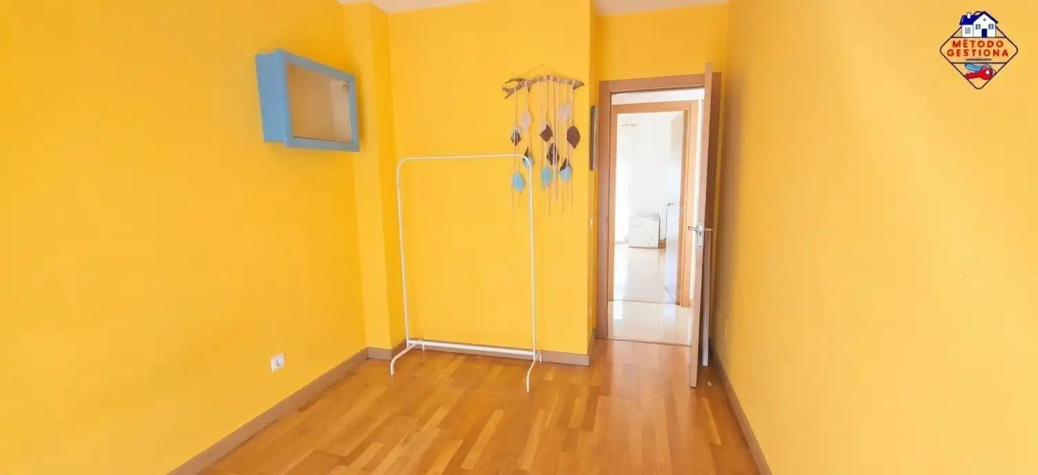 Schlafzimmer von Erdgeschoss zum Verkauf in Santillana del Mar mit Privatgarten, Terrasse und Gemeinschaftspool