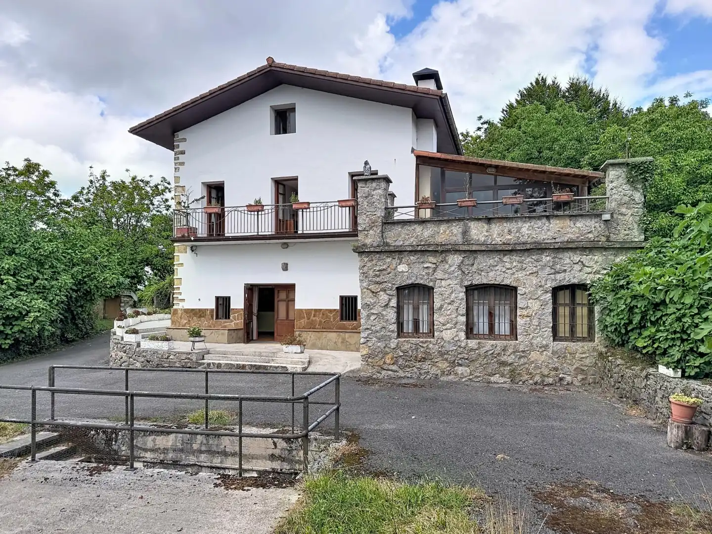 Exterior view of Houses for sale in Hernani  with Heating, Private garden and Storage room