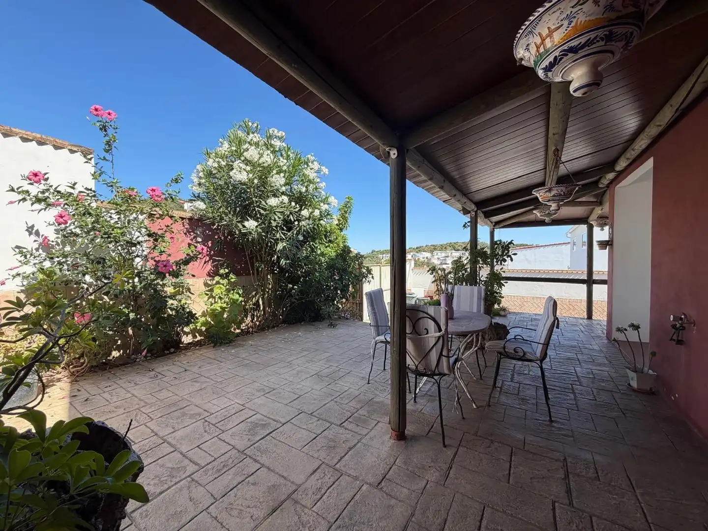 Terrassa de Casa o xalet en venda en El Castillo de las Guardas amb Jardí privat i Piscina comunitària