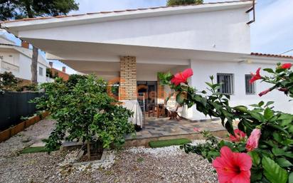 Jardí de Casa o xalet en venda en Cunit amb Aire condicionat, Terrassa i Piscina