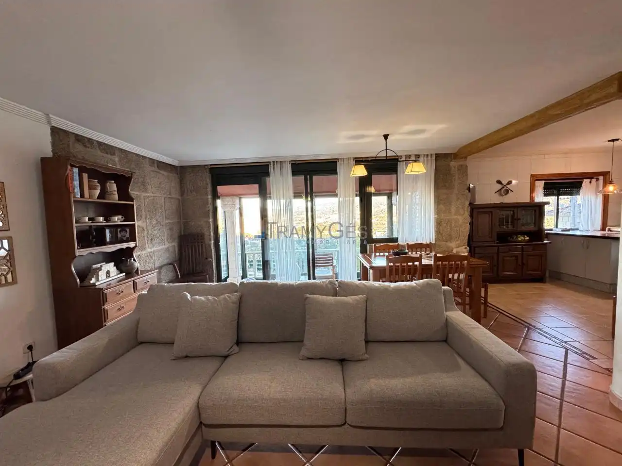 Sala d'estar de Casa o xalet en venda en Redondela amb Calefacció, Jardí privat i Terrassa