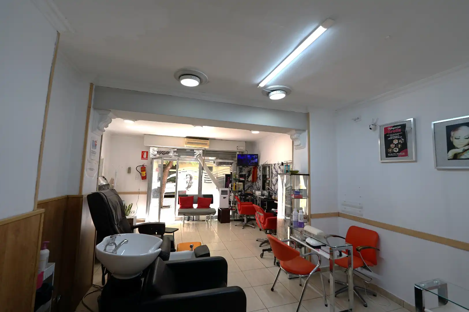 Local comercial en traspàs a Carrer de Emilia Pardo Bazán 14, imagen 8