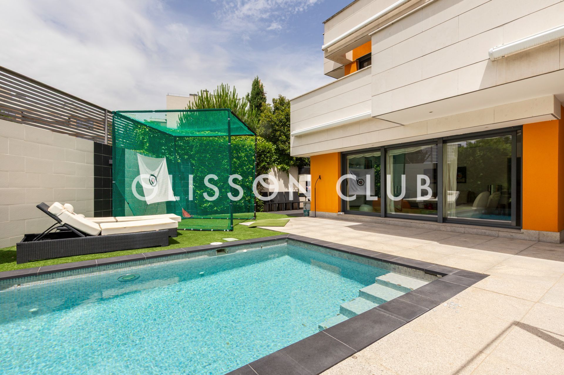 Swimming pool of Single-family semi-detached for sale in La Moraleja  with Air Conditioner, Heating and Private garden