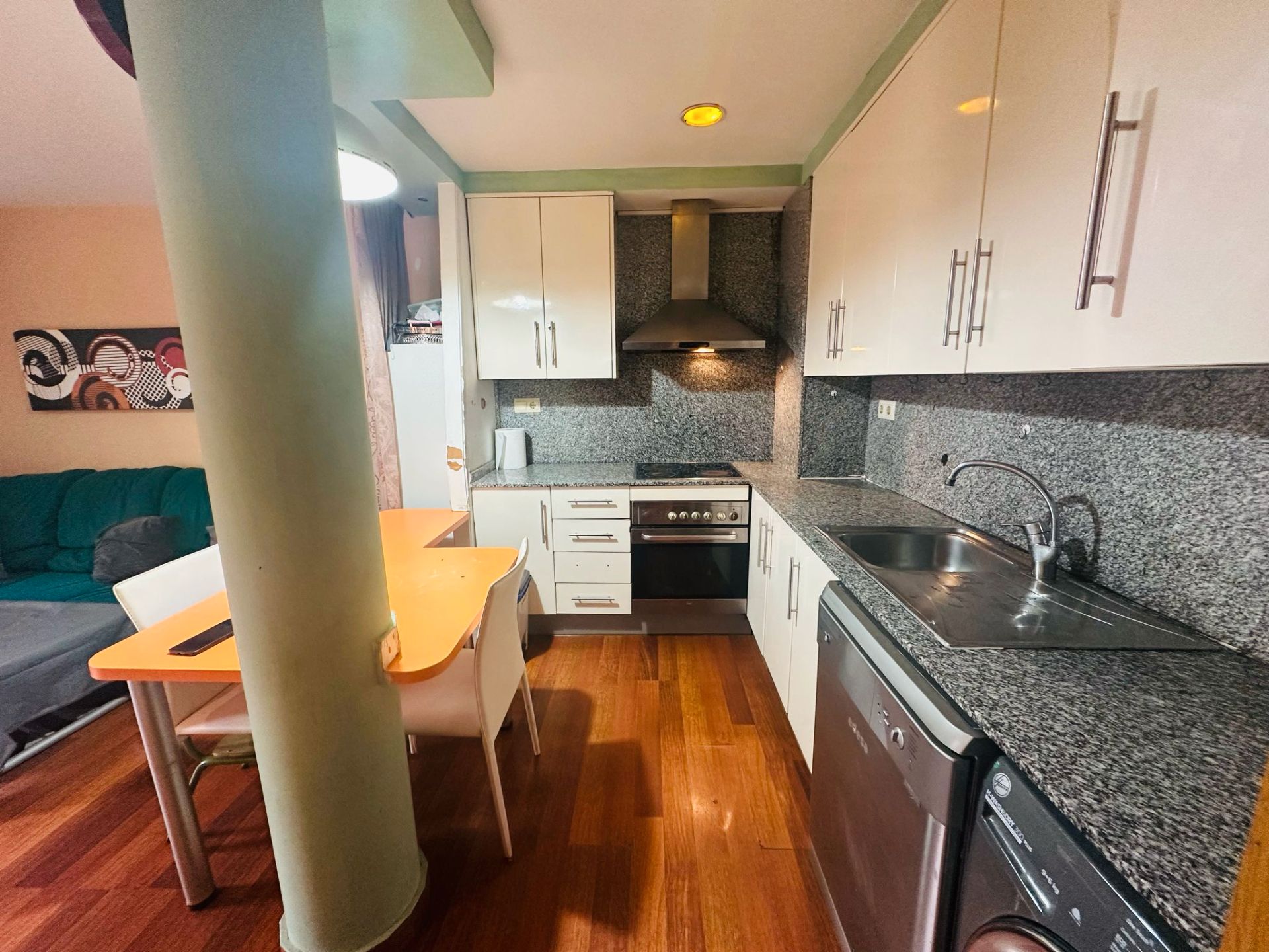 Cuina de Pis en venda en Deltebre amb Calefacció, Parquet i Moblat