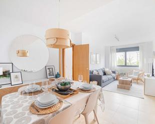 Menjador de Apartament per a compartir en  Madrid Capital amb Aire condicionat i Terrassa