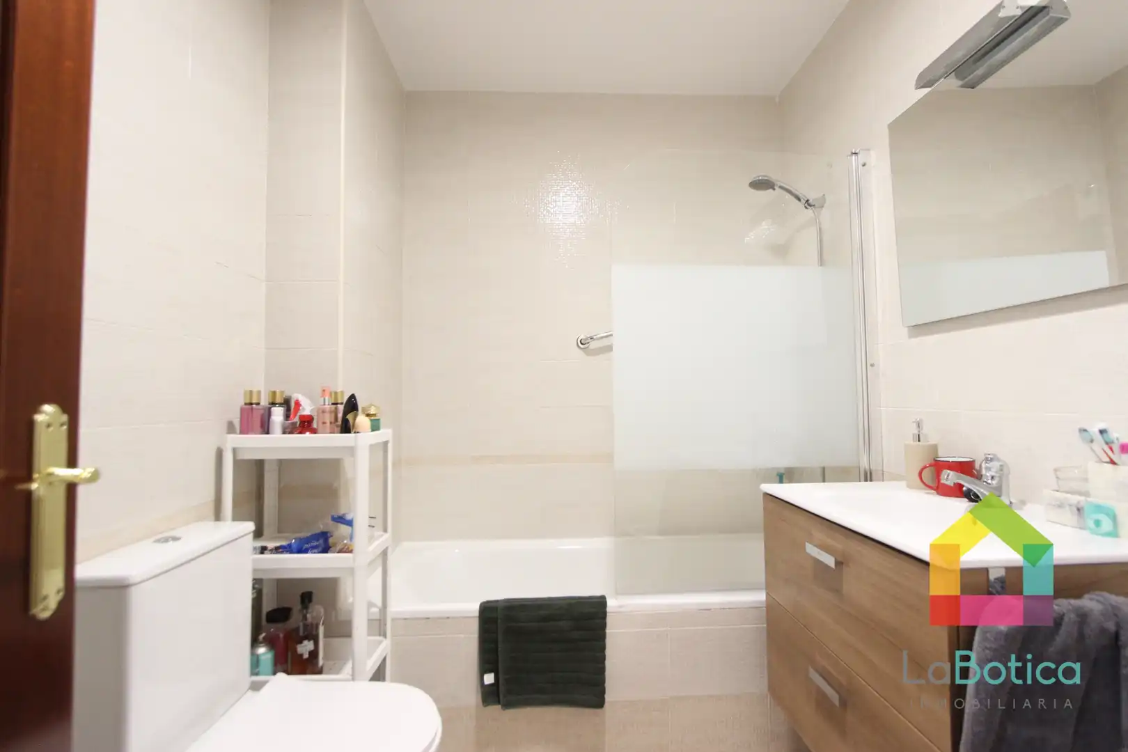 Baño de Casa adosada de alquiler en Nambroca con Calefacción, Piscina y Horno